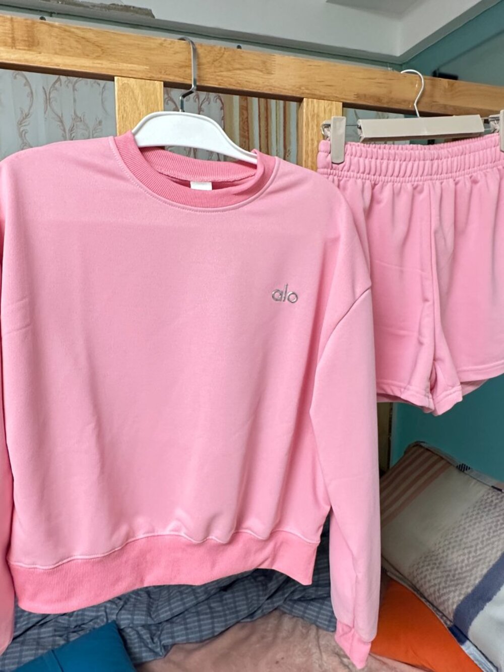 ALO Pink Tracksuit Long-sleeved Top + Shorts - Picture 2 of 4